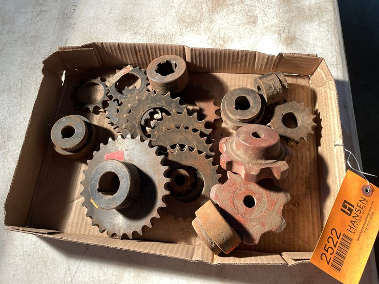 #2522-•-assortment-of-gears-image-1