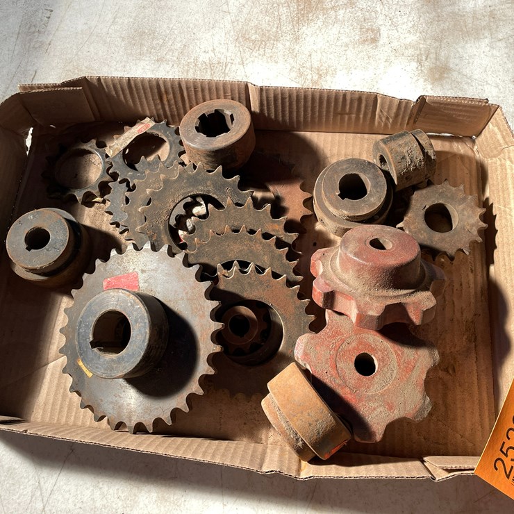 #2522 • Assortment of Gears