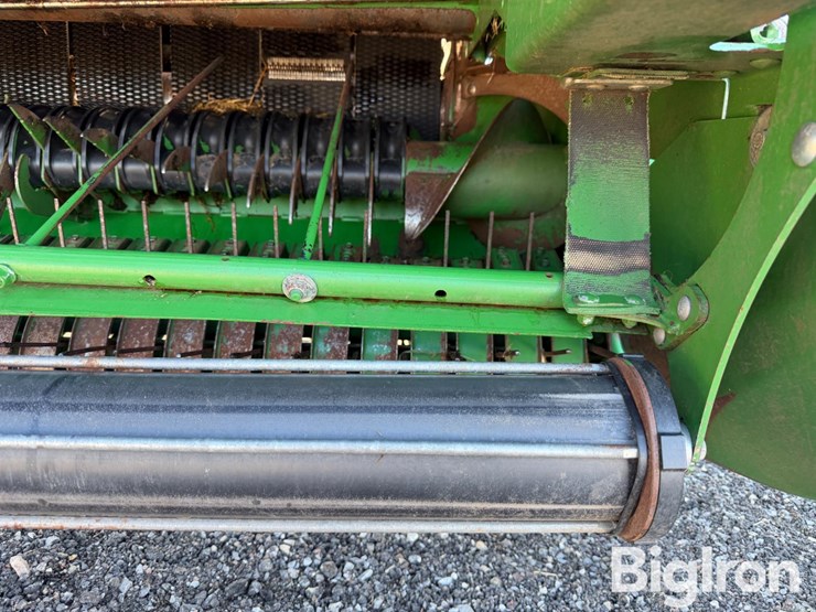 2024-john-deere-561m-image-15