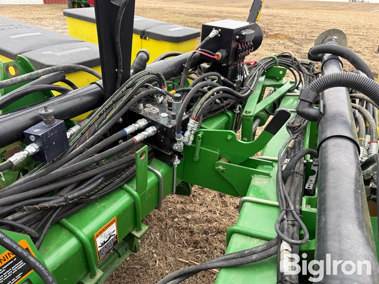 2010-john-deere-1760-image-15