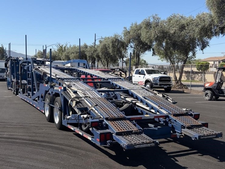 2017-peterbilt-389-image-4