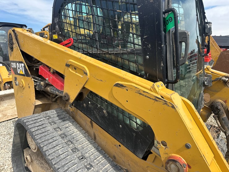 2017-caterpillar-239d-image-13