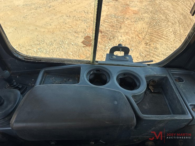 2016-deere-650k-lgp-image-22