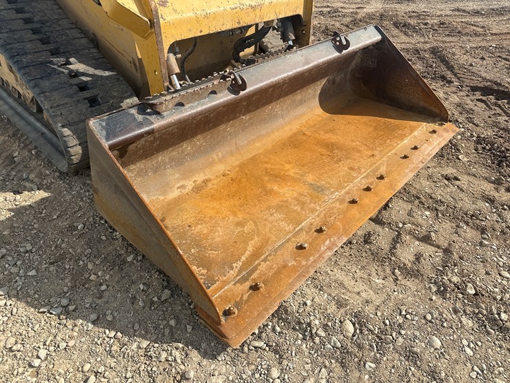 2017-caterpillar-239d-image-27