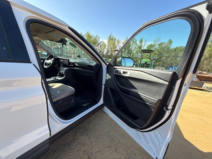 2020-ford-explorer-image-9