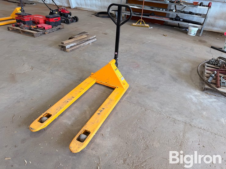 4400-lb.-capacity-pallet-jack-image-1