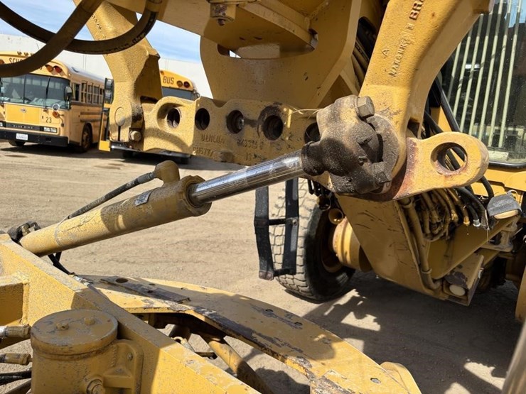 2006-caterpillar-143h-image-12