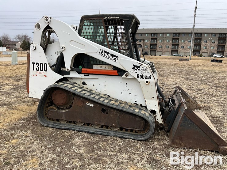 2004-bobcat-t300-image-4