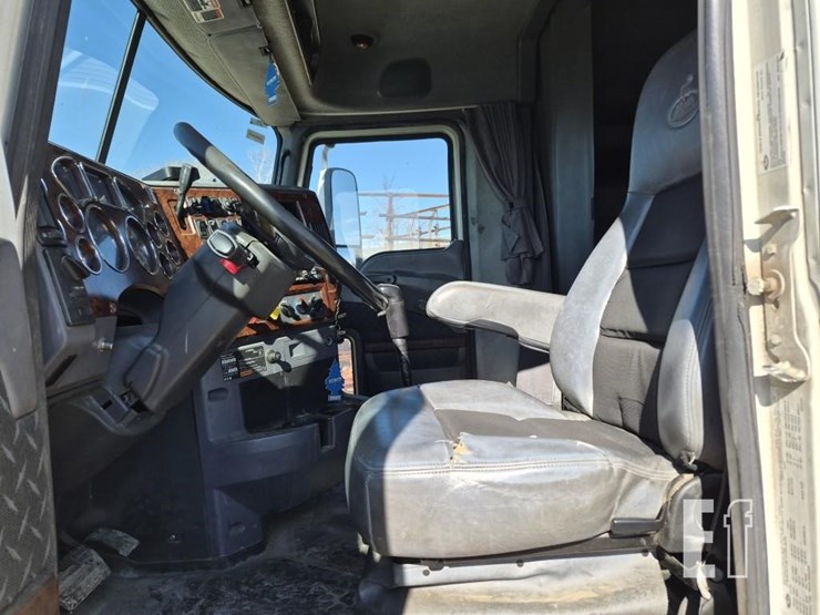 2014-mack-pinnacle-cxu613-image-17