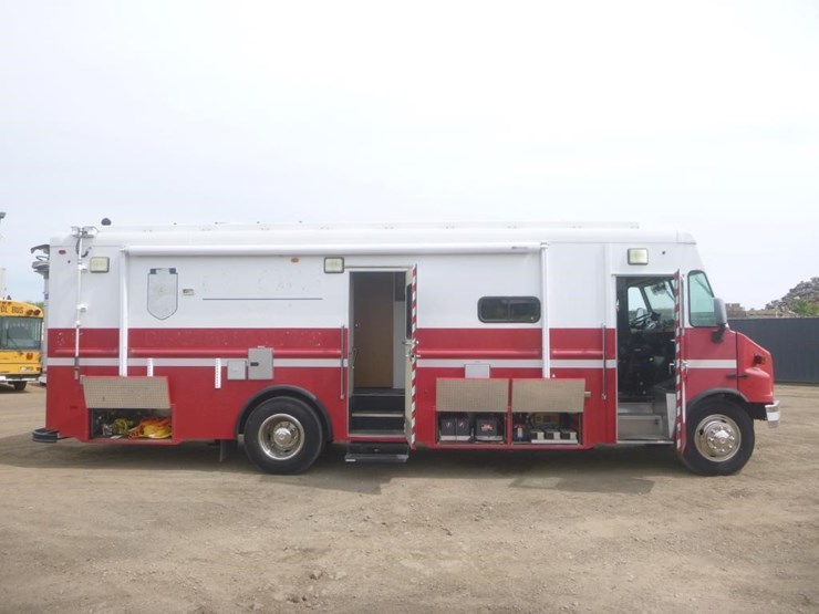 2005-freightliner-mt55-image-12