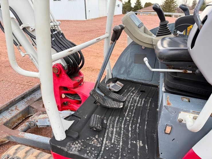 takeuchi-tb235-2-image-45