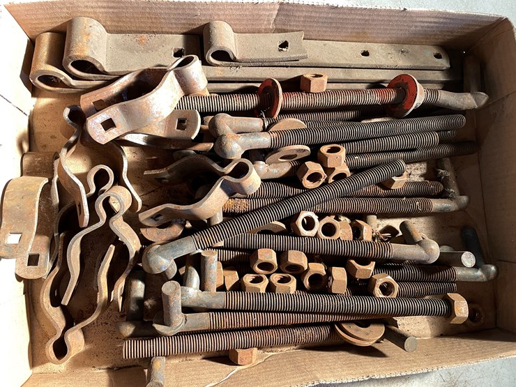 #2546-•-metal-gate-pins-and-hardware-image-3