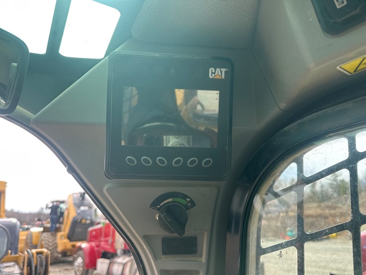 2019-caterpillar-259d3-image-38