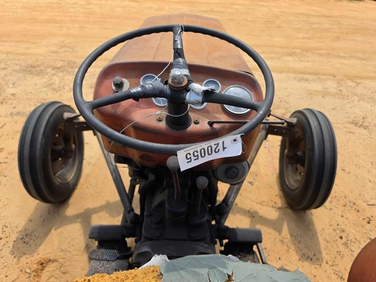 massey-ferguson-135-image-9