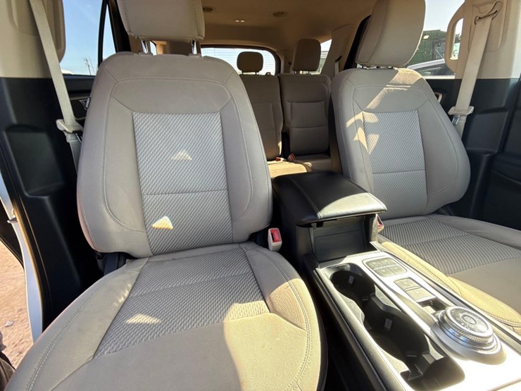 2020-ford-explorer-image-11