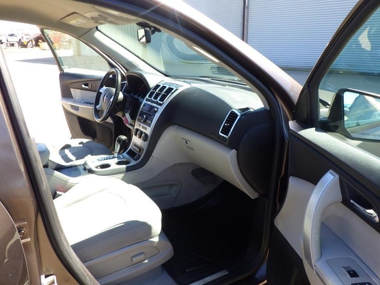 2012-gmc-acadia-image-6