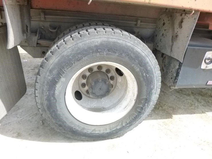 2001-freightliner-fl70-image-38