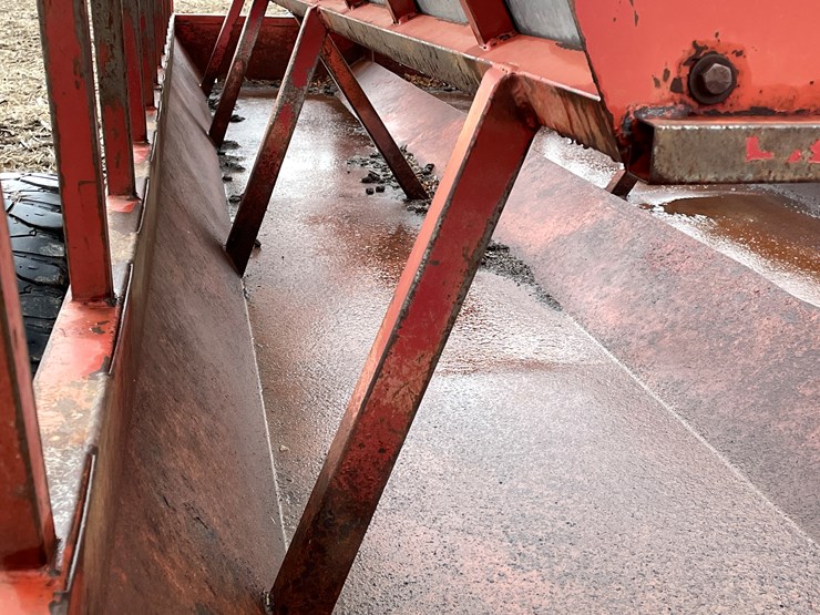 #118-•-h&s-20'-feeder-wagon-image-7