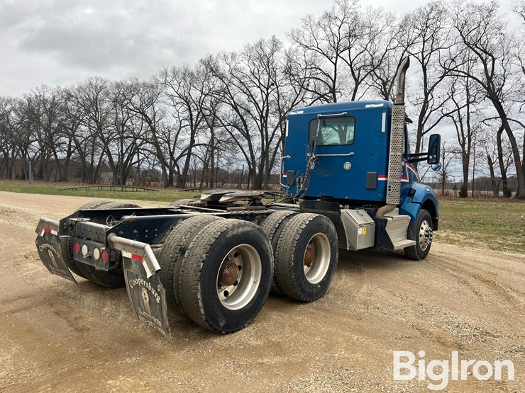 2017-kenworth-t880-image-5