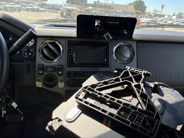 2016-ford-f550-image-10