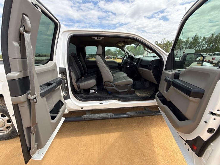 2018-ford-f150-xl-image-4