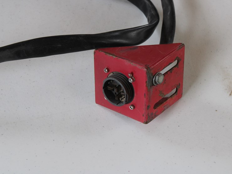 #1064-•-2009-morris-mfg-pro-ag-auto-align-bale-runner-16k-image-81