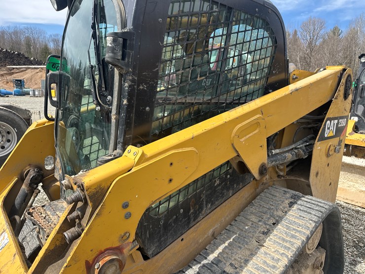 2017-caterpillar-239d-image-17