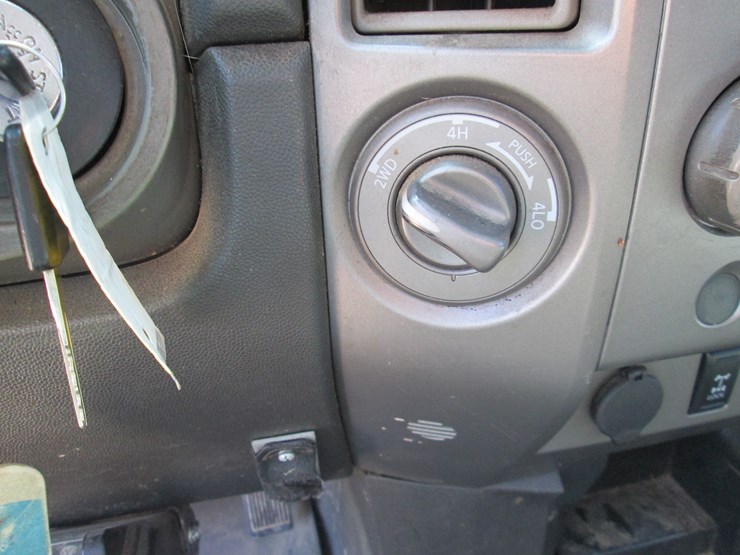 2004-nissan-titan-image-35