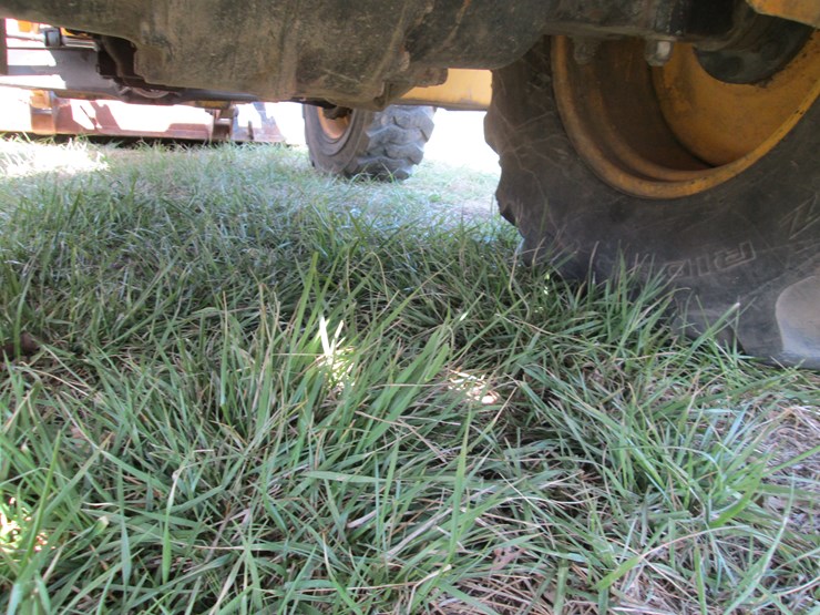 new-holland-b95b-image-33