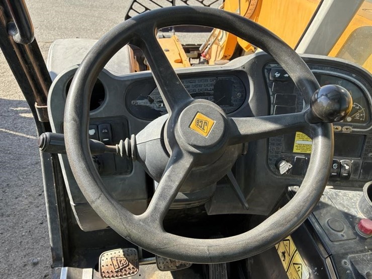 2015-jcb-525-image-13