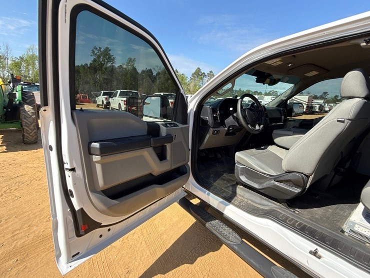 2017-ford-f150-image-15