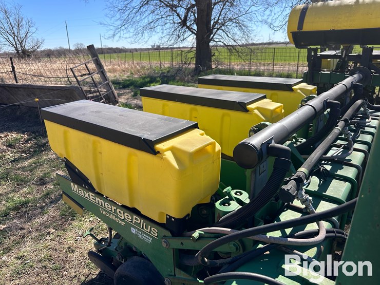 2000-john-deere-1770-image-13