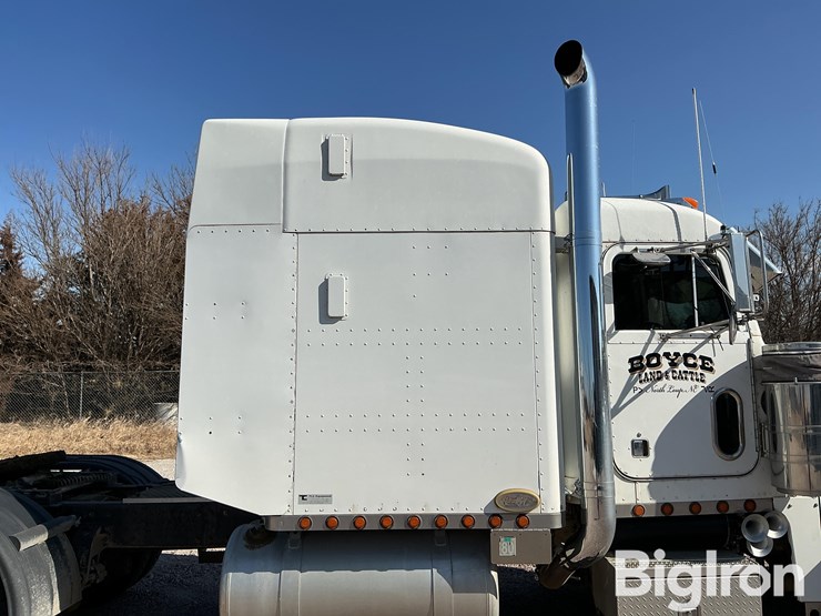 2000-peterbilt-379-image-11