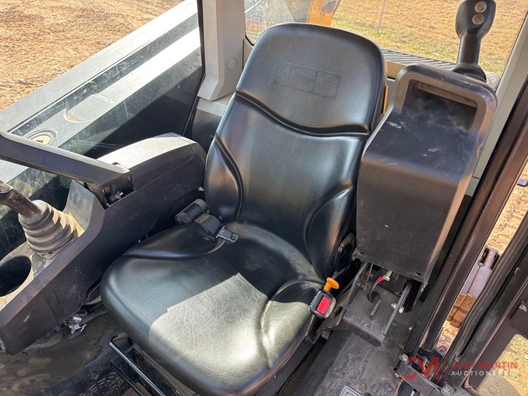 2023-jcb-2ts-7t-image-17