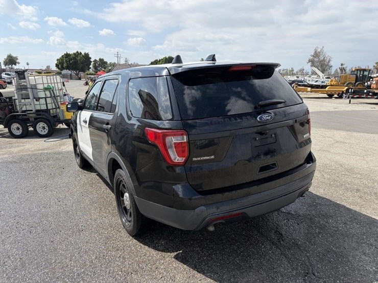 2017-ford-explorer-image-4