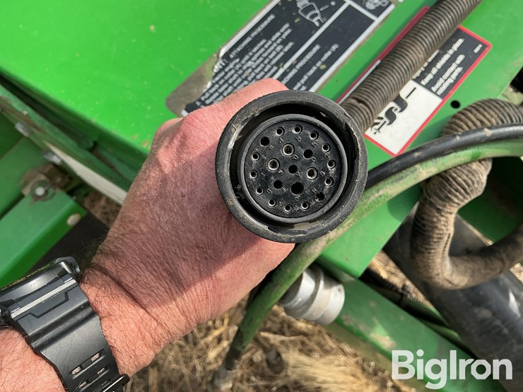 2005-john-deere-567-image-13