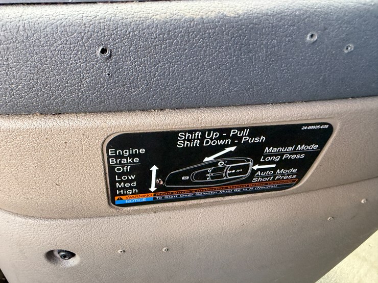 2018-freightliner-122sd-image-94