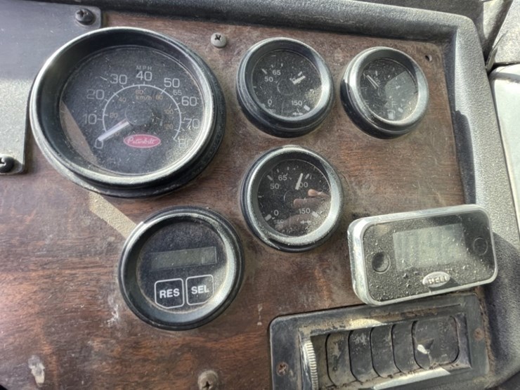 1997-peterbilt-320-image-35