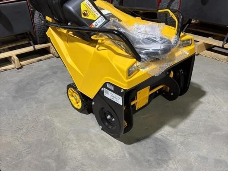 dewalt-21"-208cc-snow-plow-image-2