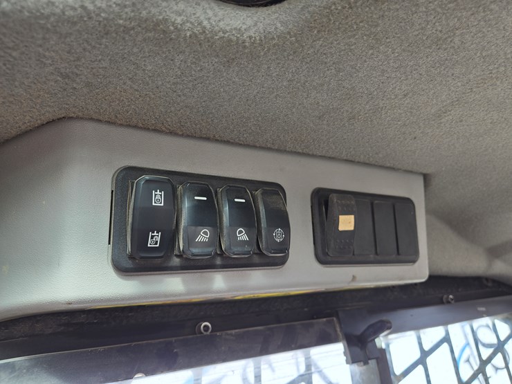 2019-caterpillar-259d3-image-41