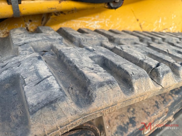 2014-deere-319d-image-9