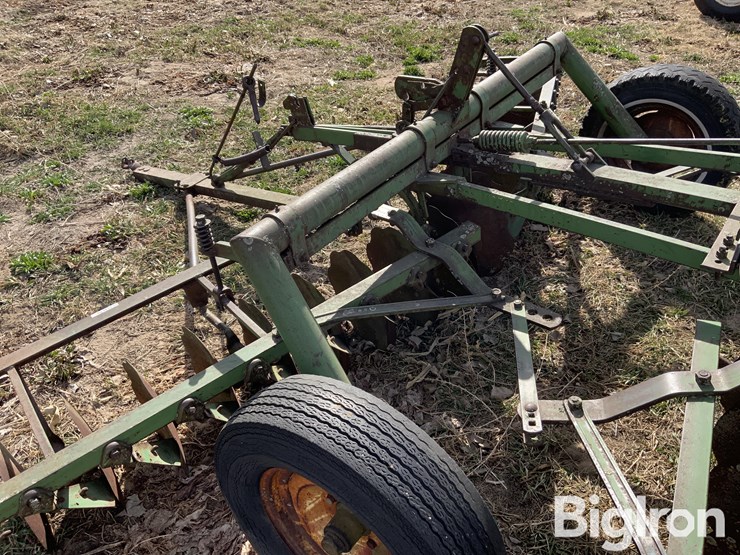 john-deere-12-image-16