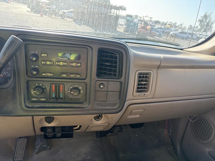 2005-chevrolet-2500-image-14