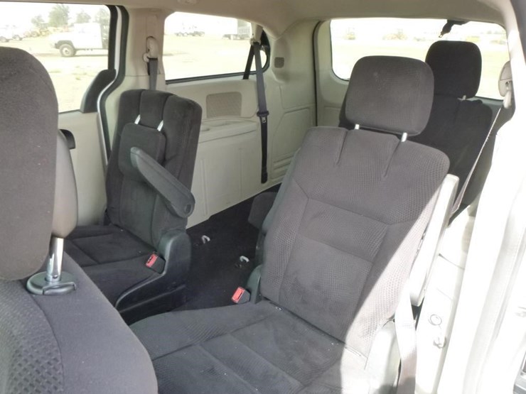 2014-dodge-grand-caravan-image-9