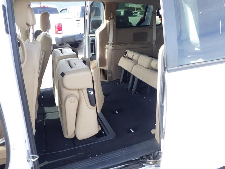 2015-dodge-grand-caravan-image-7