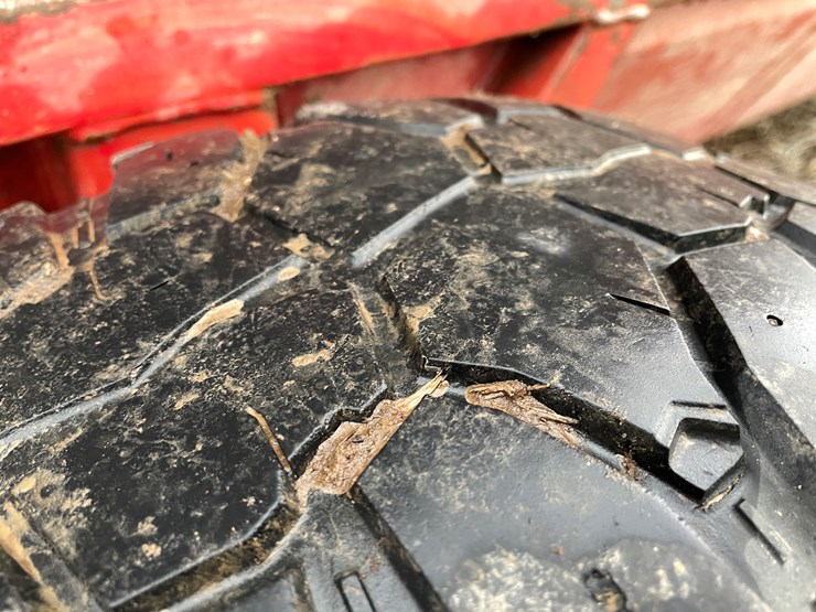 #118-•-h&s-20'-feeder-wagon-image-19