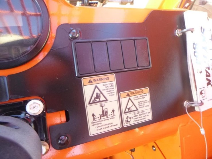 2018-jlg-8042-image-25