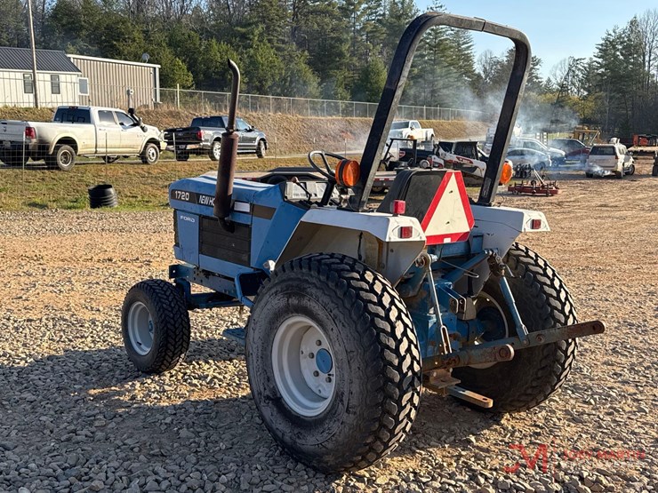 new-holland-1720-image-3