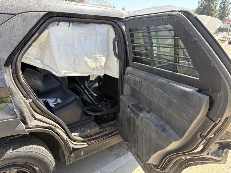 2021-ford-explorer-police-interceptor-image-16