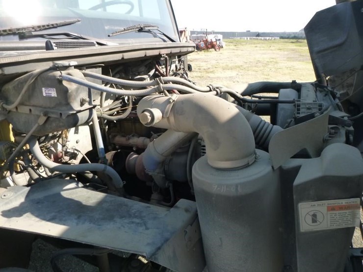 2001-freightliner-fl70-image-30